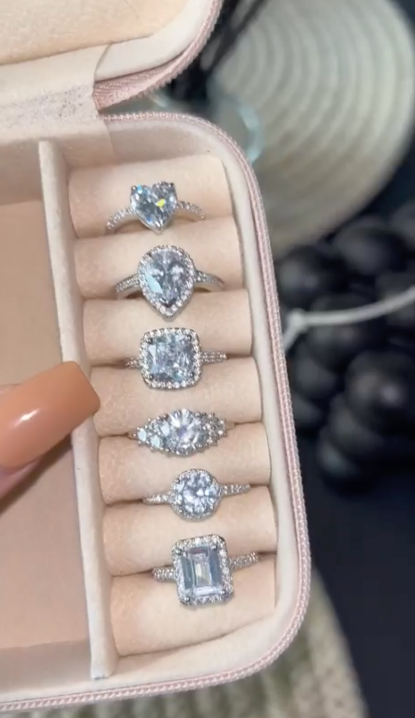 The Sparkle without the Splurge: Exploring the World of Diamond Simulated Jewellery