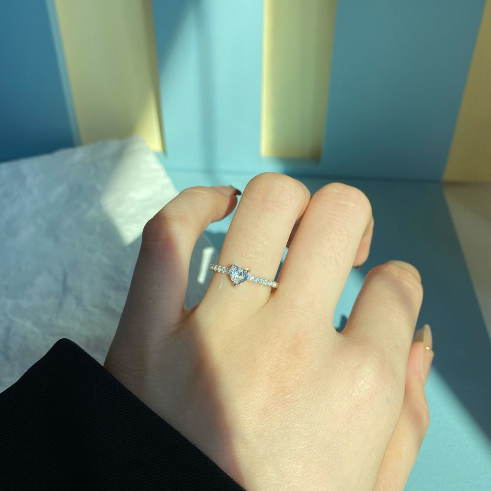 A heart-shaped ring with a main stone size of 5*5mm, crafted in genuine sterling silver with a rhodium plating, featuring a heart-shaped design.