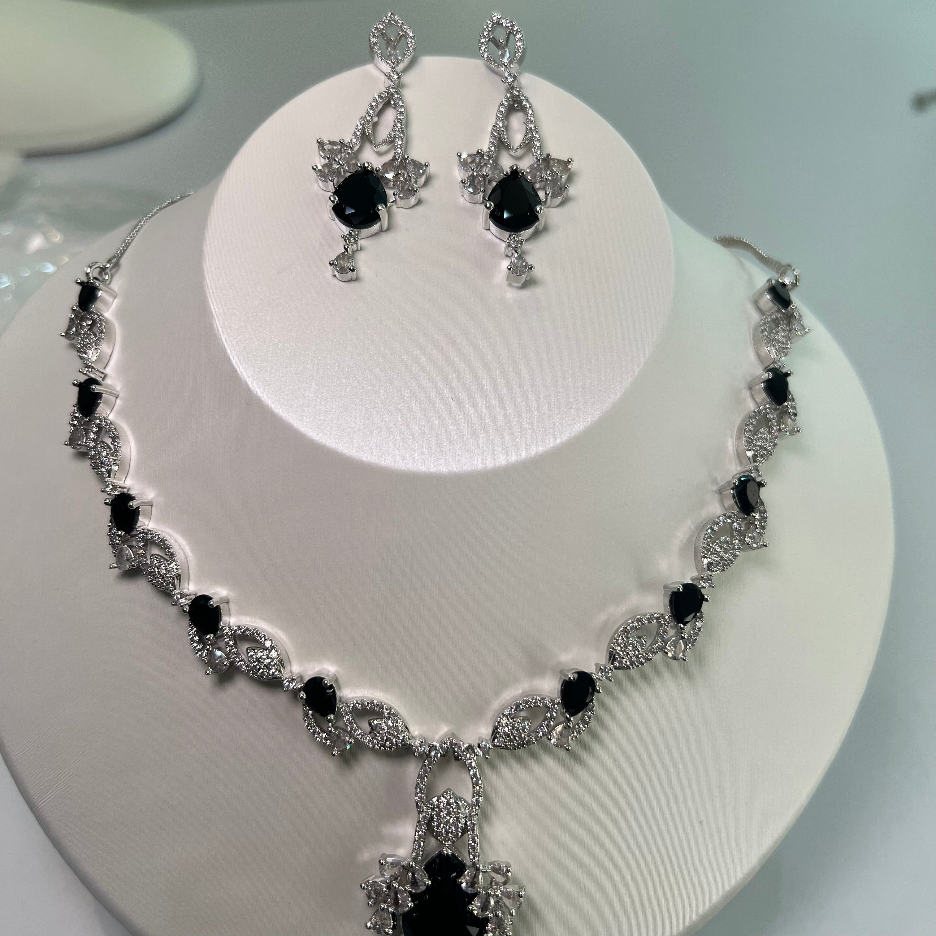 Ocean Empress Necklace & Earrings Set