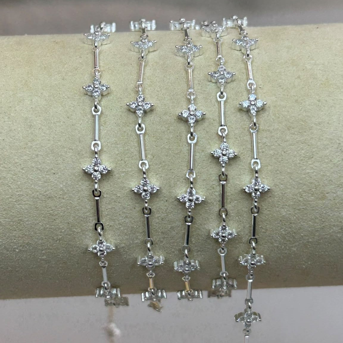 Crystal Clover Chain (Silver)