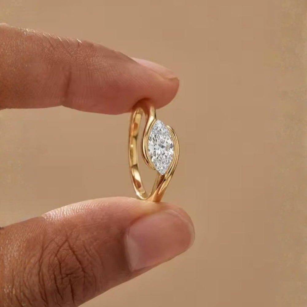 Marquise Twist Ring (Gold)