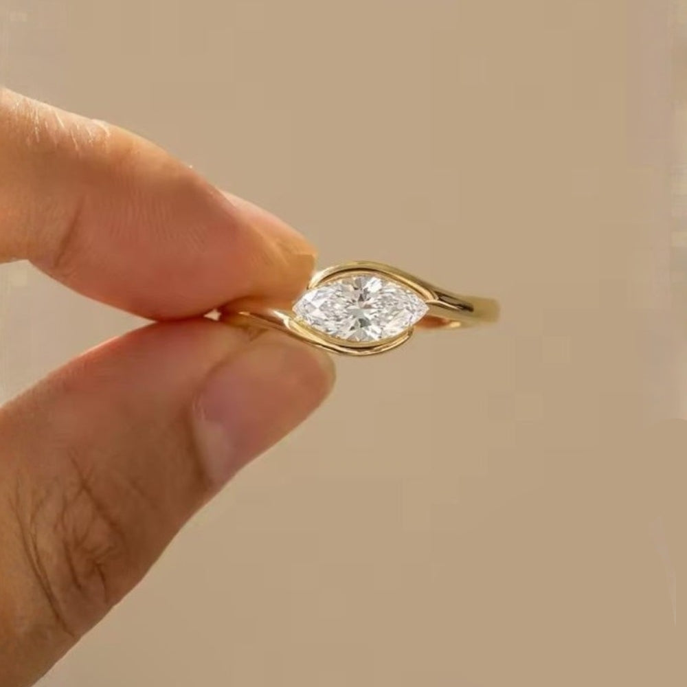 Marquise Twist Ring (Gold)