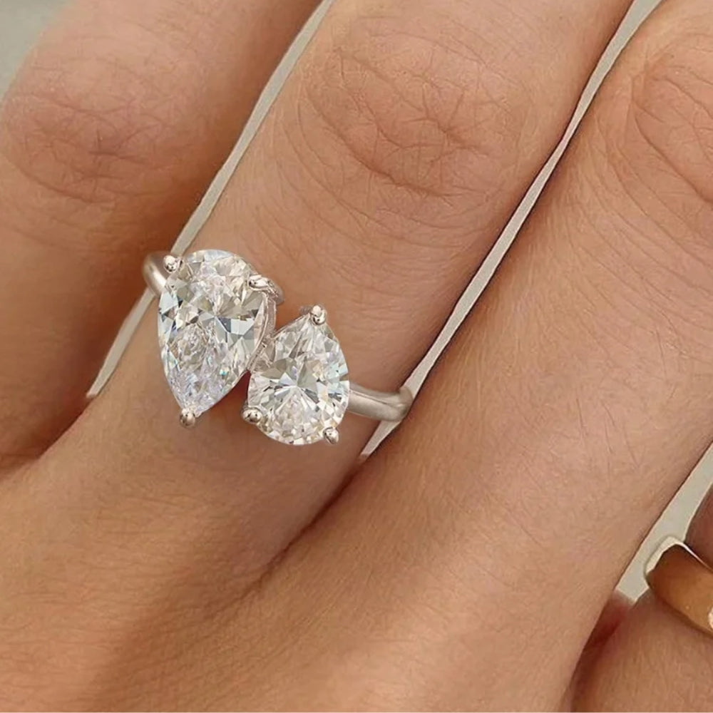 Toi et Moi Ring (Silver ring on womens hand)