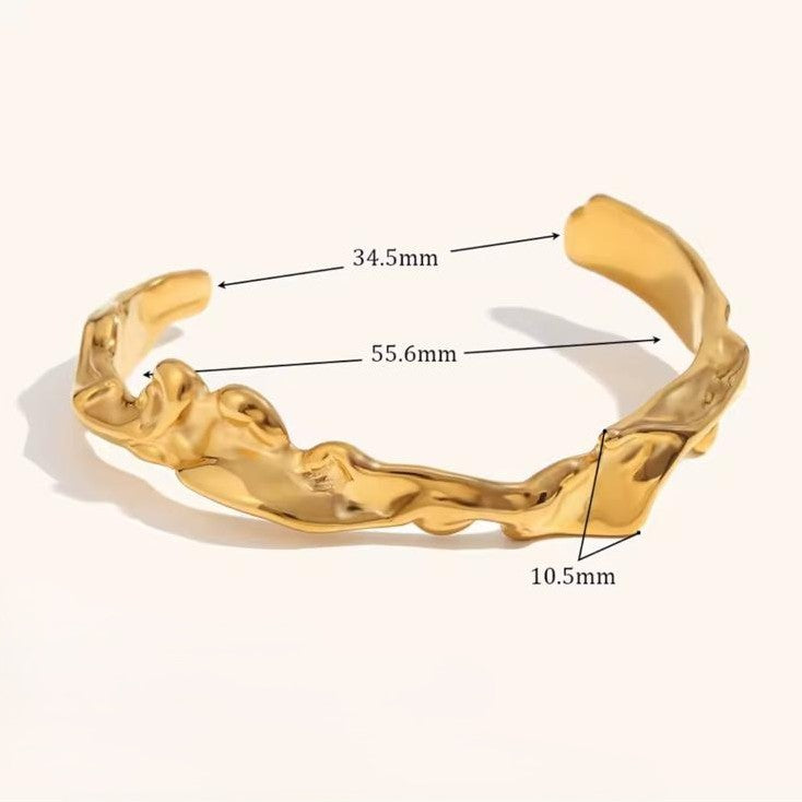Winkle Gold bracelet on a plain background with measurements
